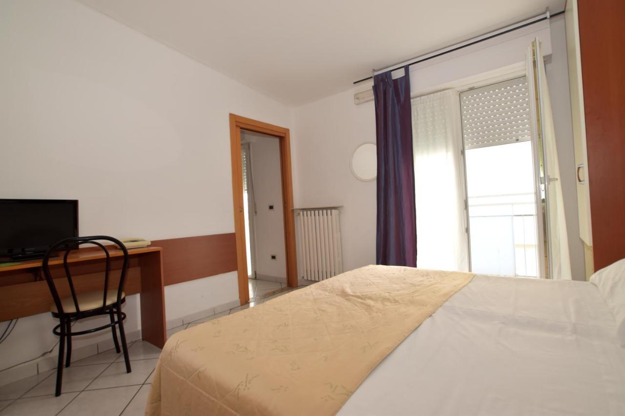 Hotel Villa Del Parco Rimini Luaran gambar